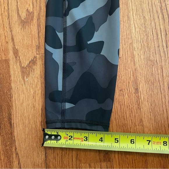 Athleta Camo Contender 7/8 Tights Pants size S - Picture 16 of 16